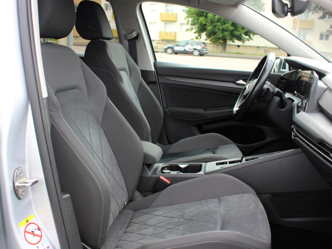 Volkswagen GOLF VIII — 13
