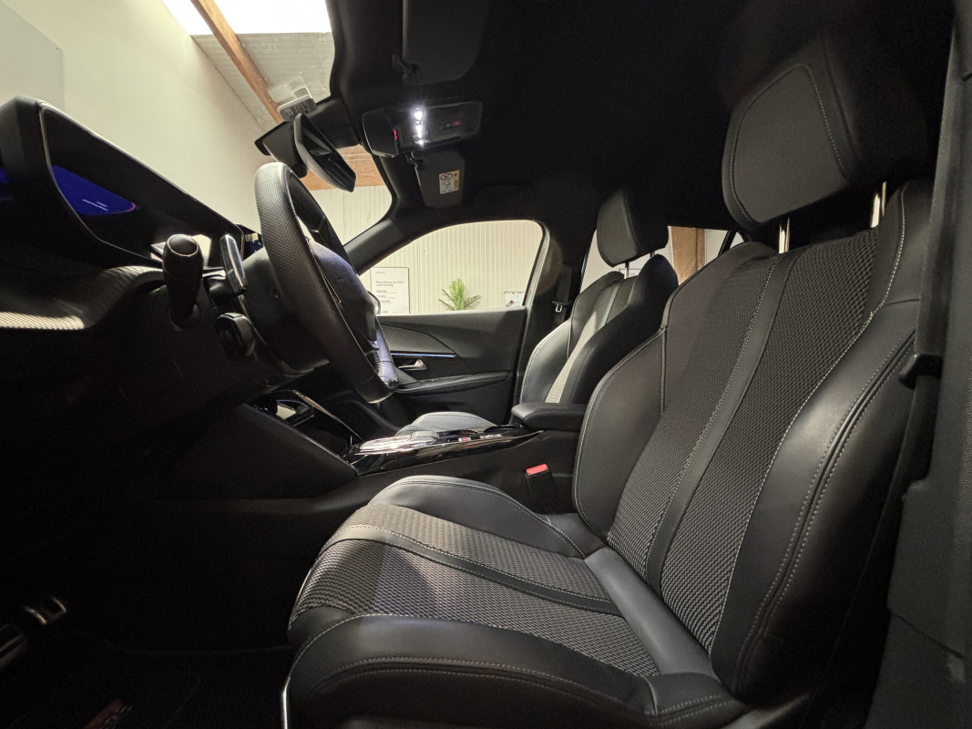 Peugeot 2008 — 12