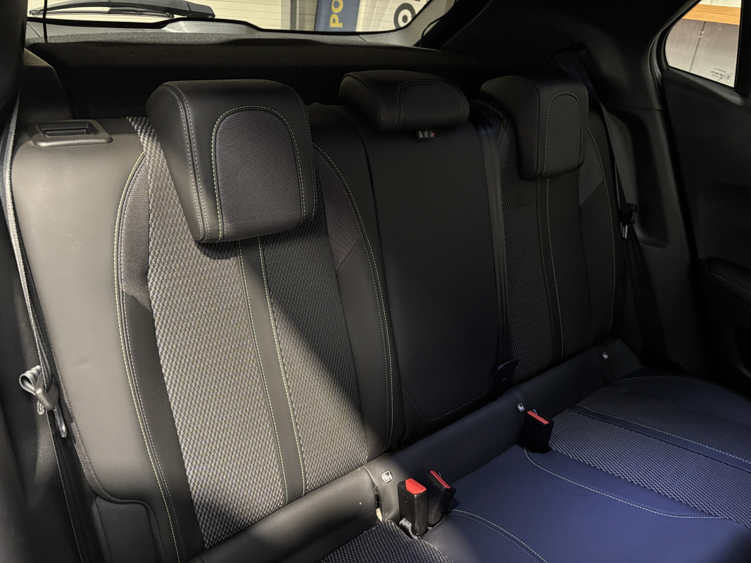 Peugeot 2008 — 15