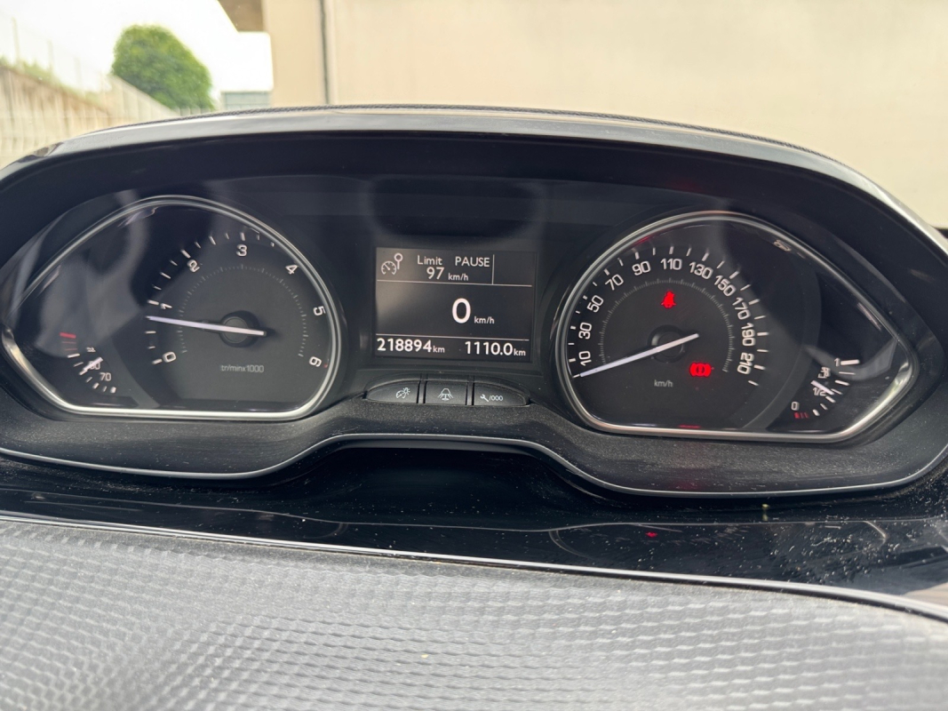 Peugeot 2008 — 12