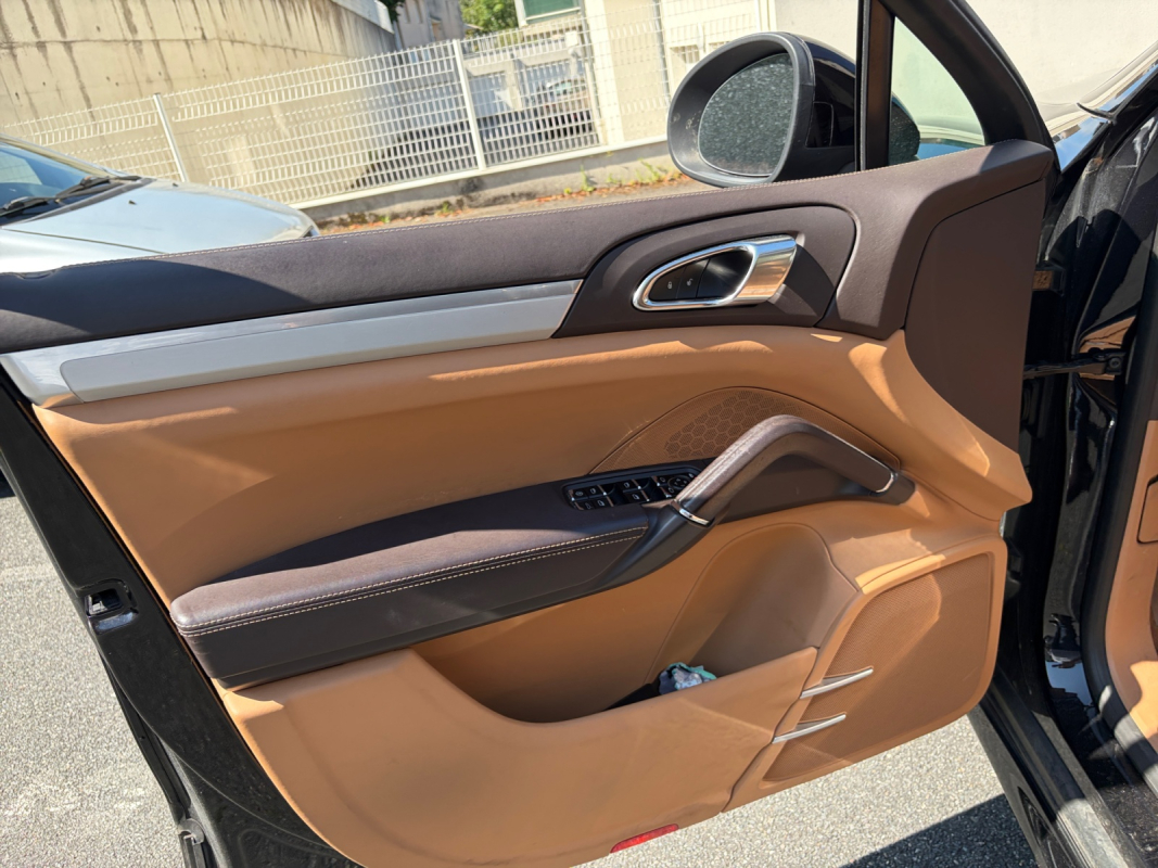 Porsche Cayenne — 11