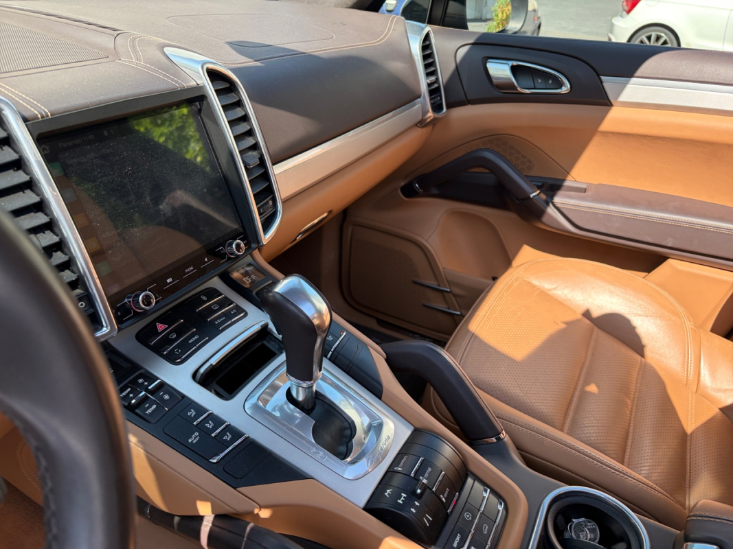 Porsche Cayenne — 15