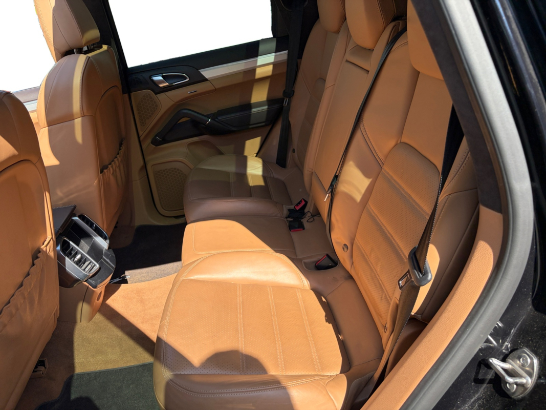 Porsche Cayenne — 16
