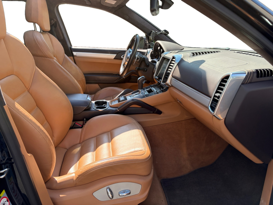 Porsche Cayenne — 17
