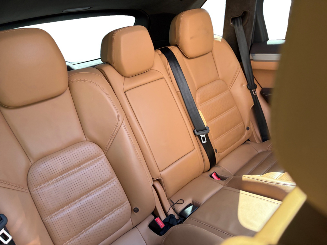 Porsche Cayenne — 18