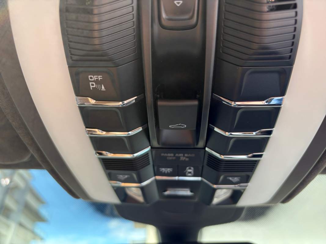 Porsche Cayenne — 21