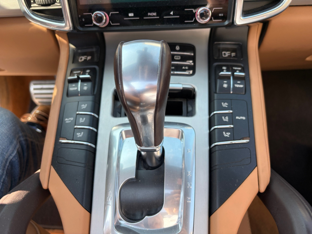 Porsche Cayenne — 24