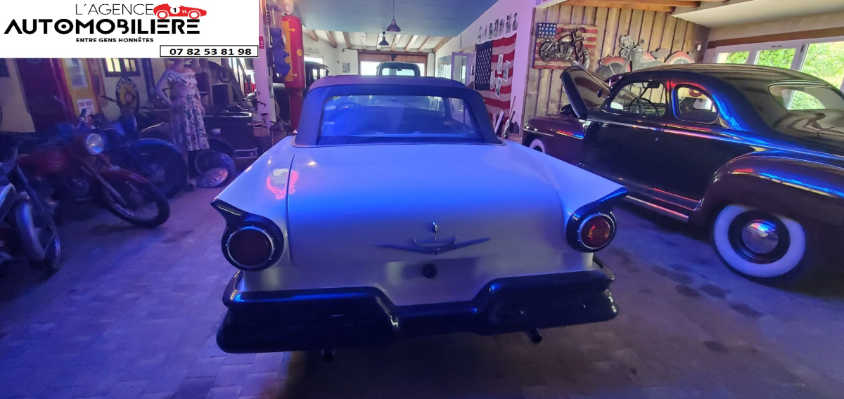 Ford Fairlane — 4