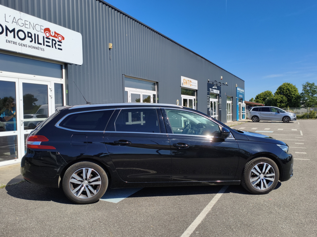 Peugeot 308 — 8