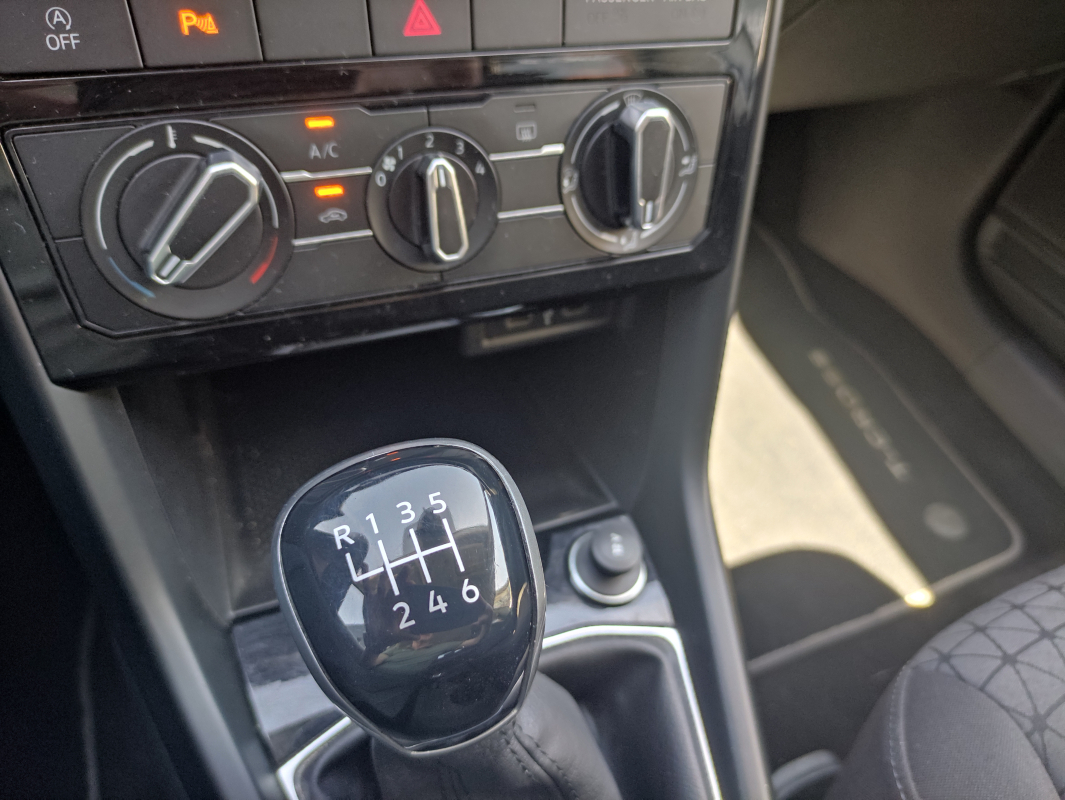 Volkswagen T-Cross — 18