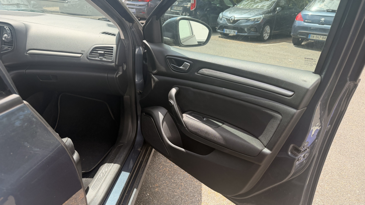 Renault Megane — 13