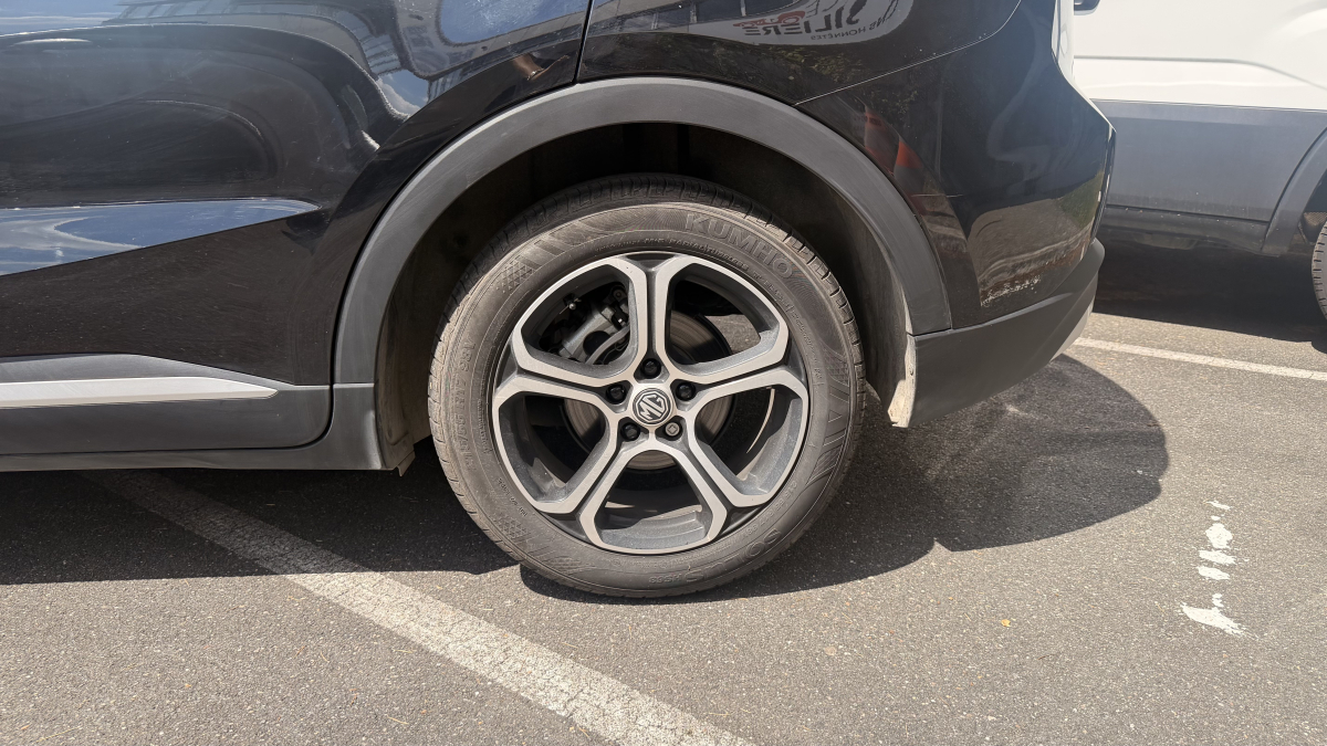 MG ZS — 23
