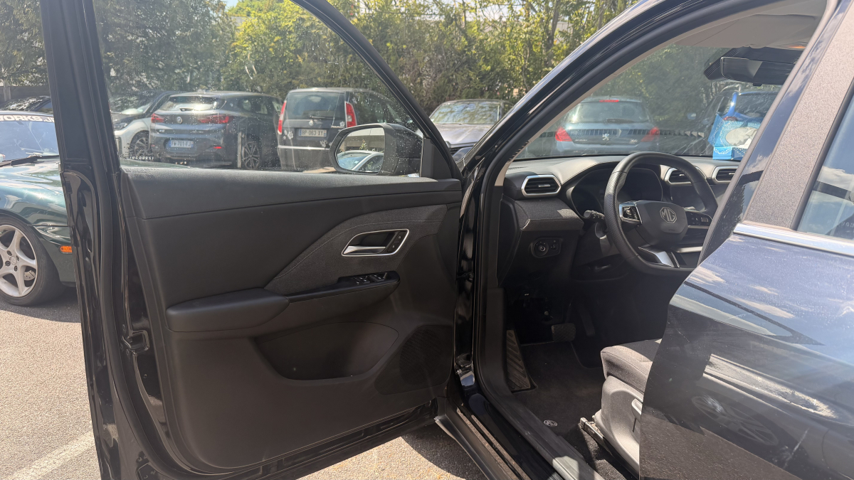 MG ZS — 8