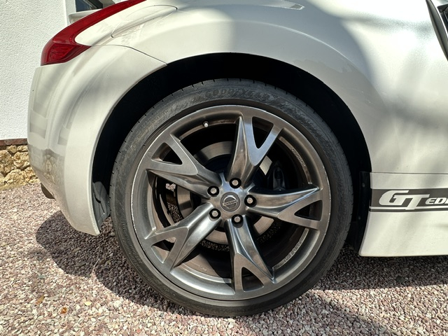 Nissan 370 Z — 18