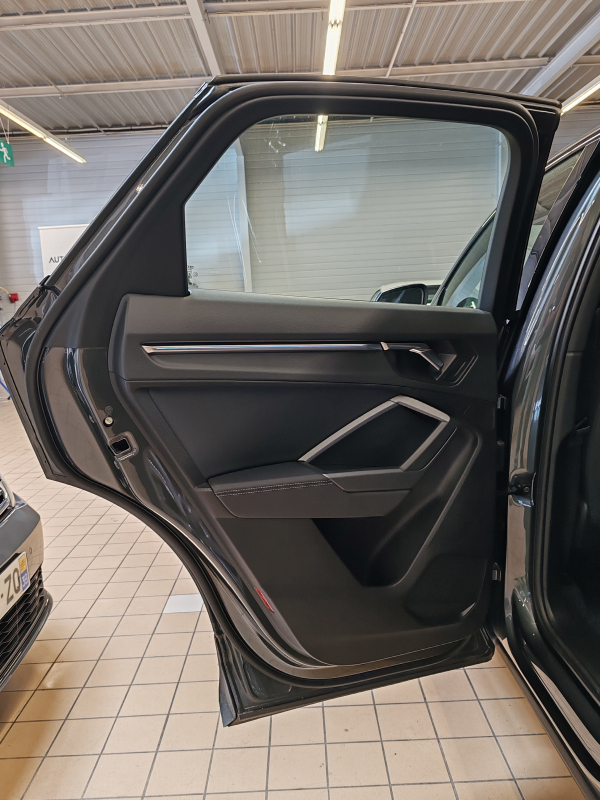 Audi Q3 — 30