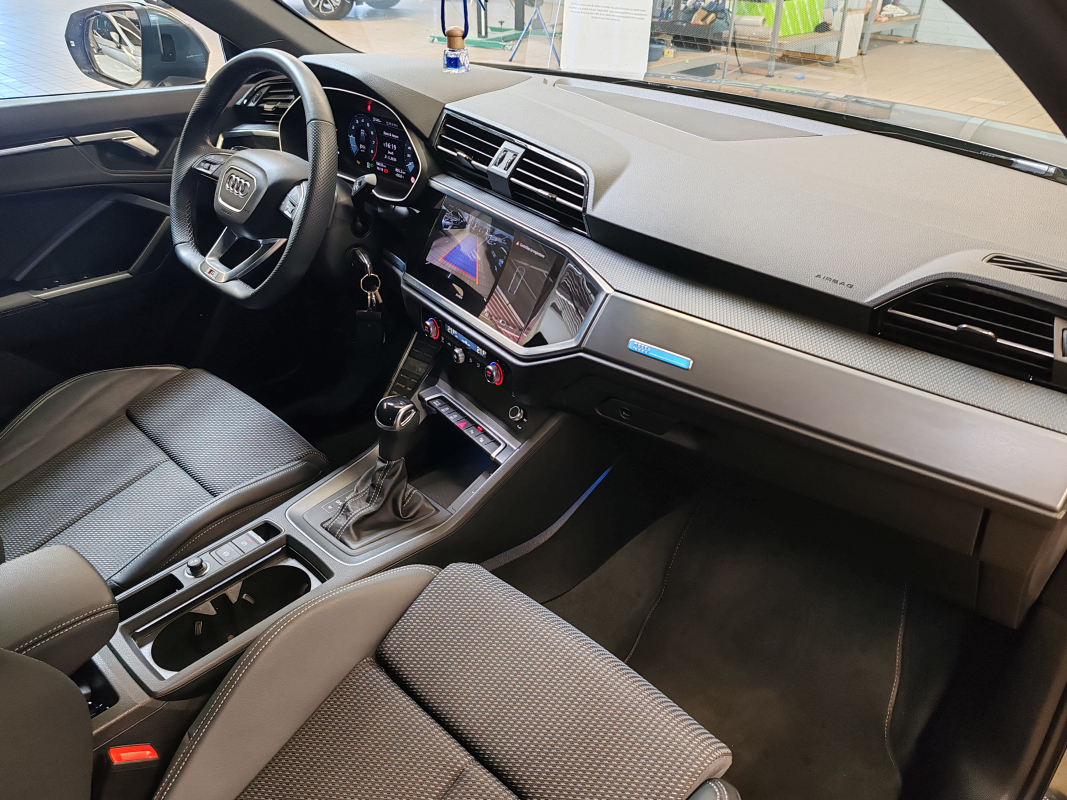 Audi Q3 — 11