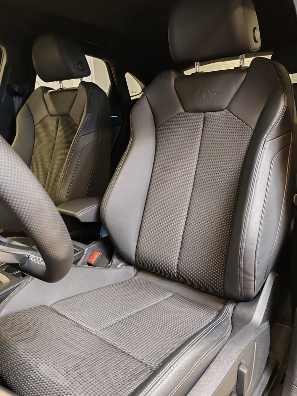 Audi Q3 — 12