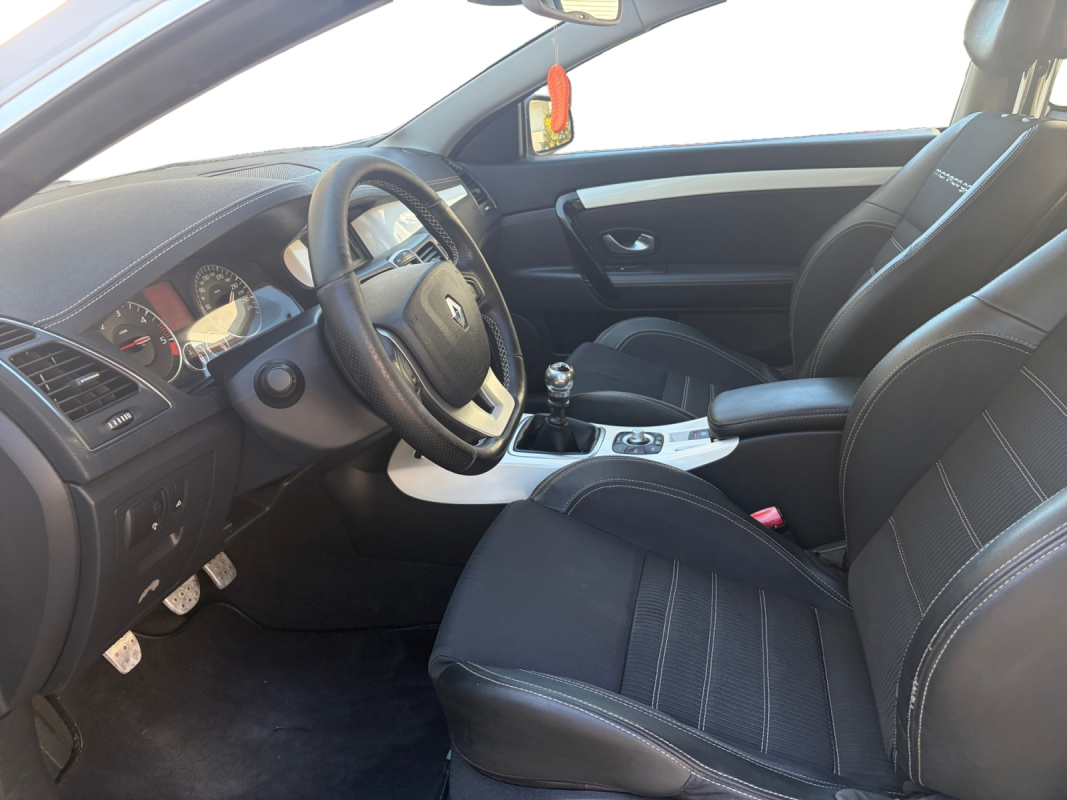 Renault Laguna Coupé — 10