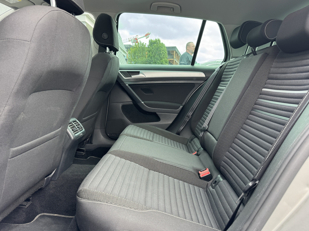 Volkswagen Golf — 20