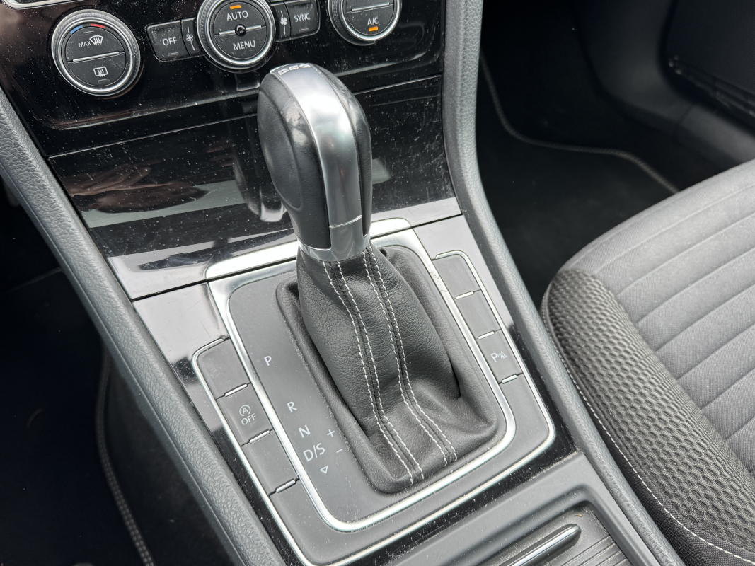 Volkswagen Golf — 26