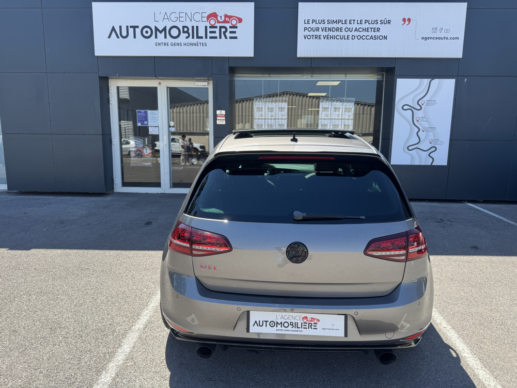 Volkswagen Golf — 5