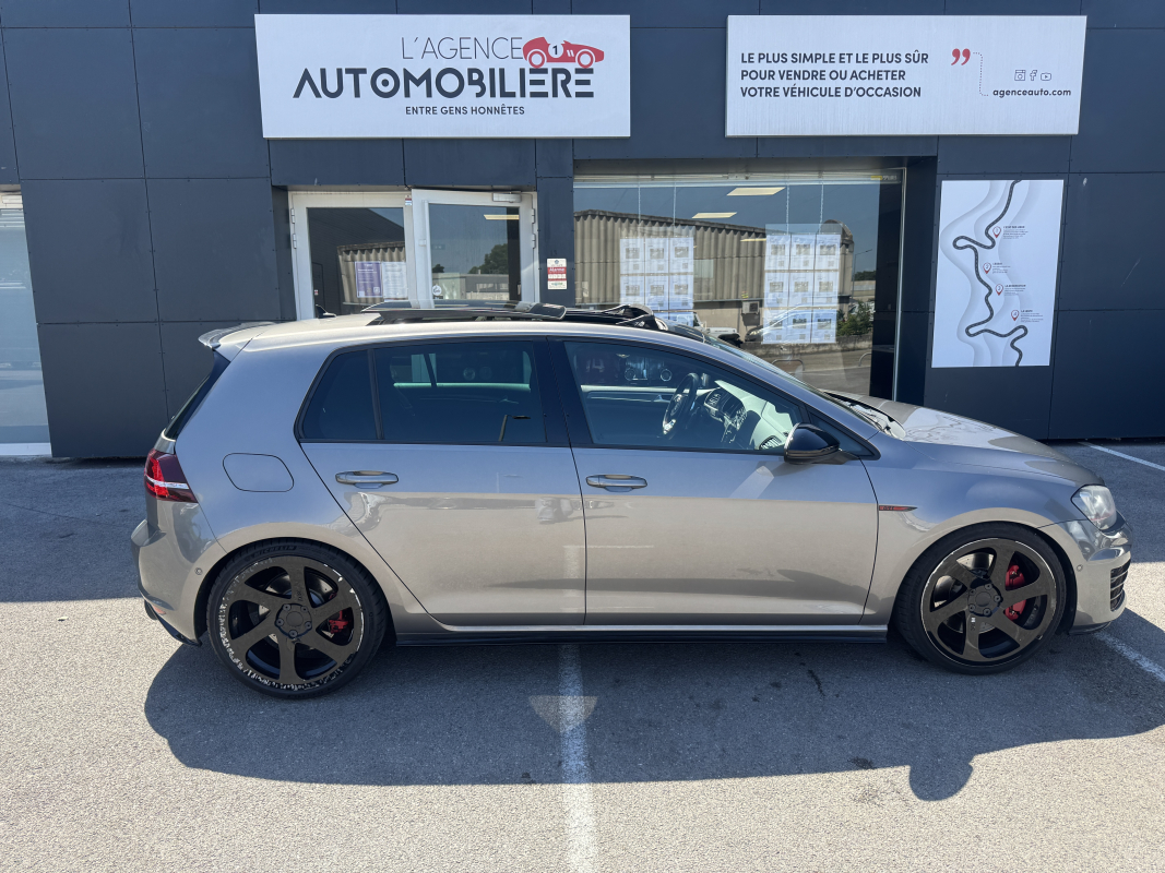 Volkswagen Golf — 3
