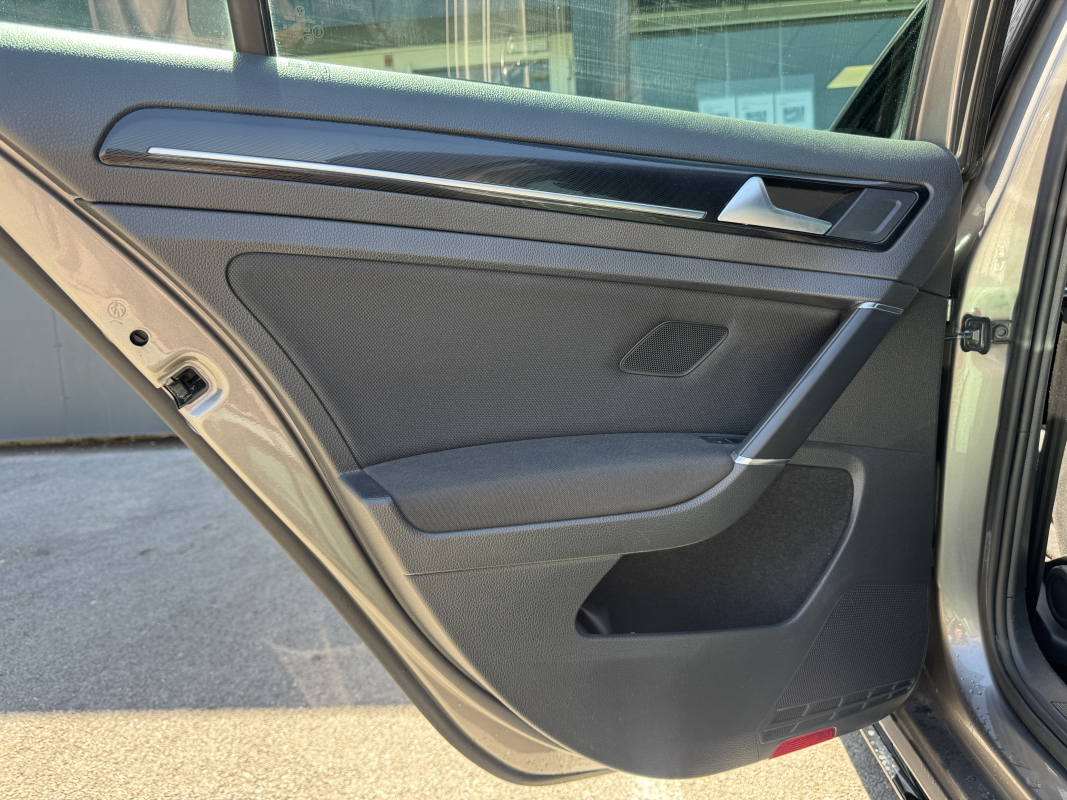 Volkswagen Golf — 16