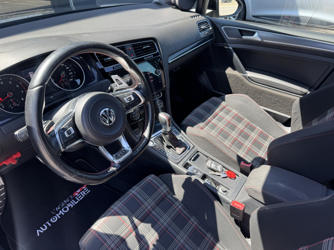 Volkswagen Golf — 7