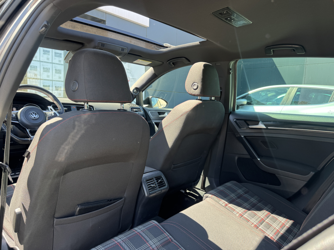 Volkswagen Golf — 17