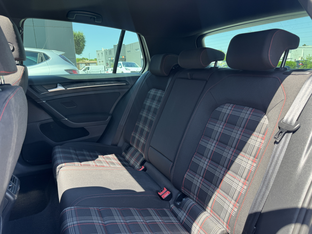Volkswagen Golf — 18