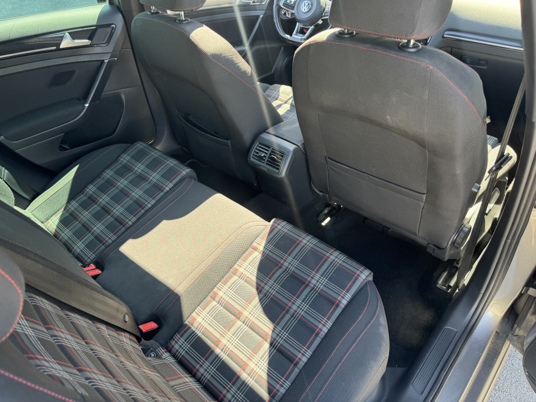 Volkswagen Golf — 21
