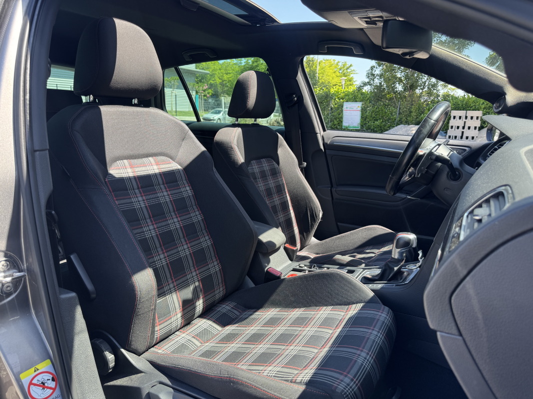 Volkswagen Golf — 23