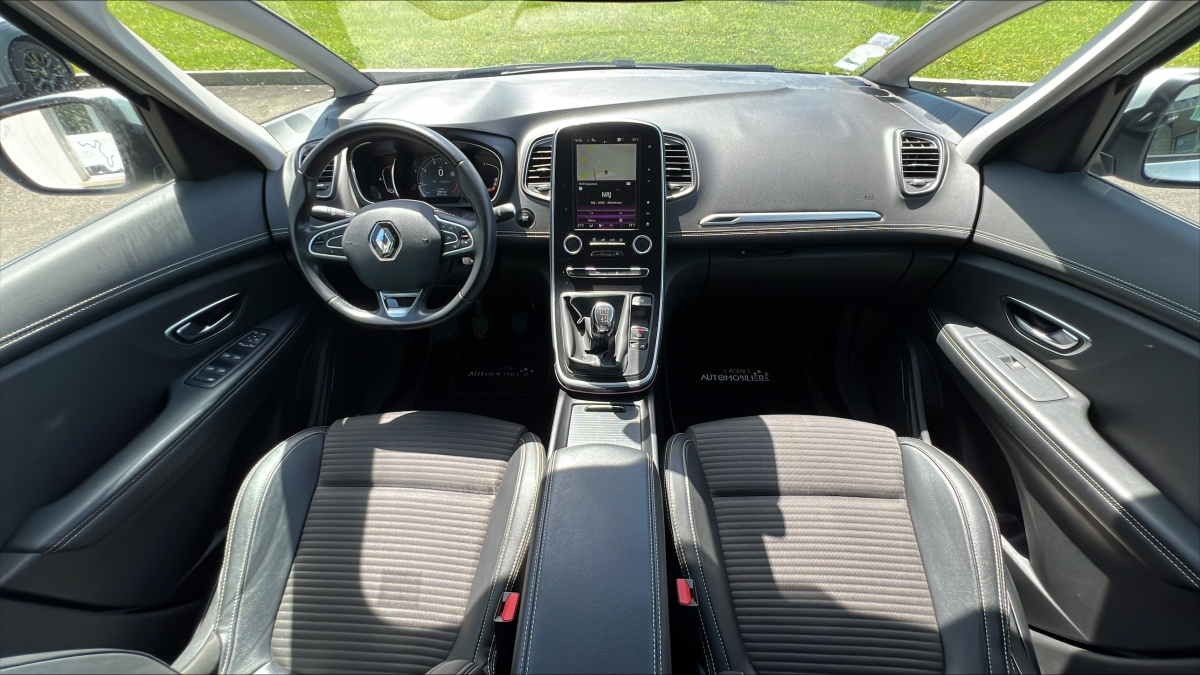 Renault Scenic — 12