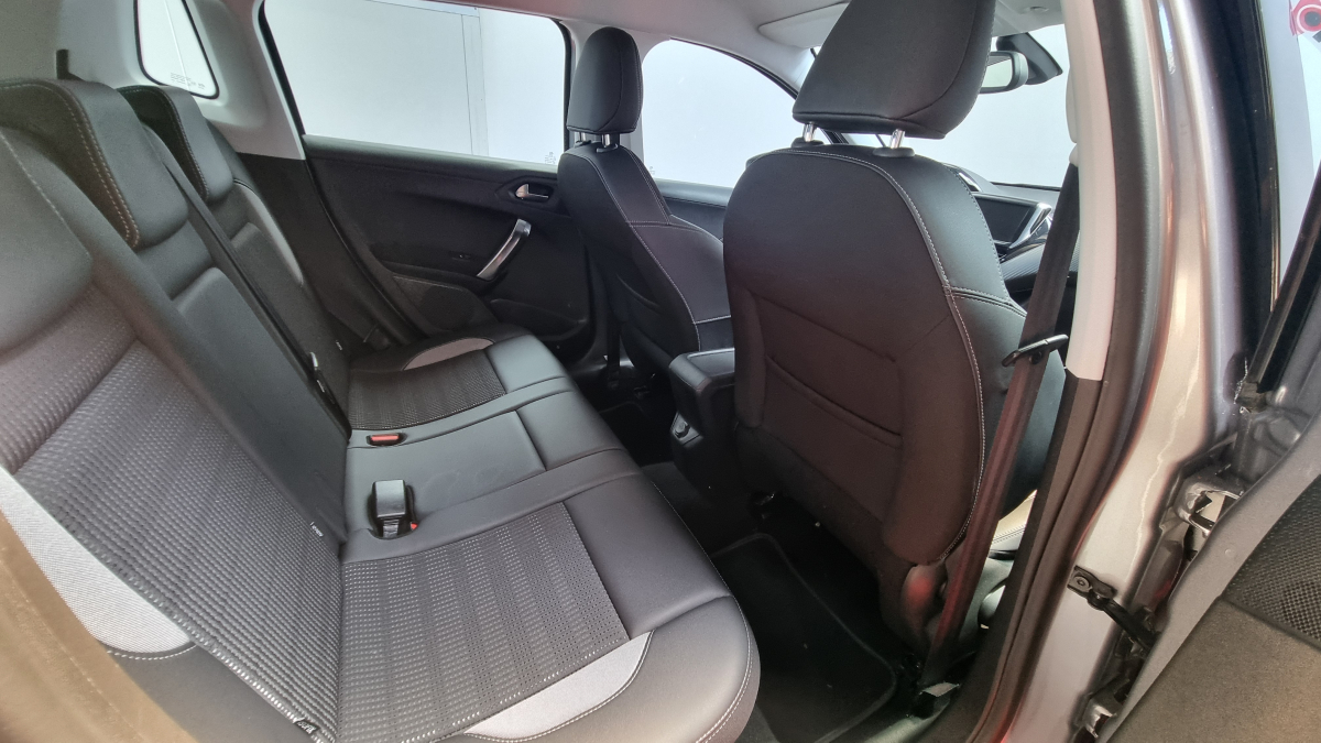 Peugeot 2008 — 18