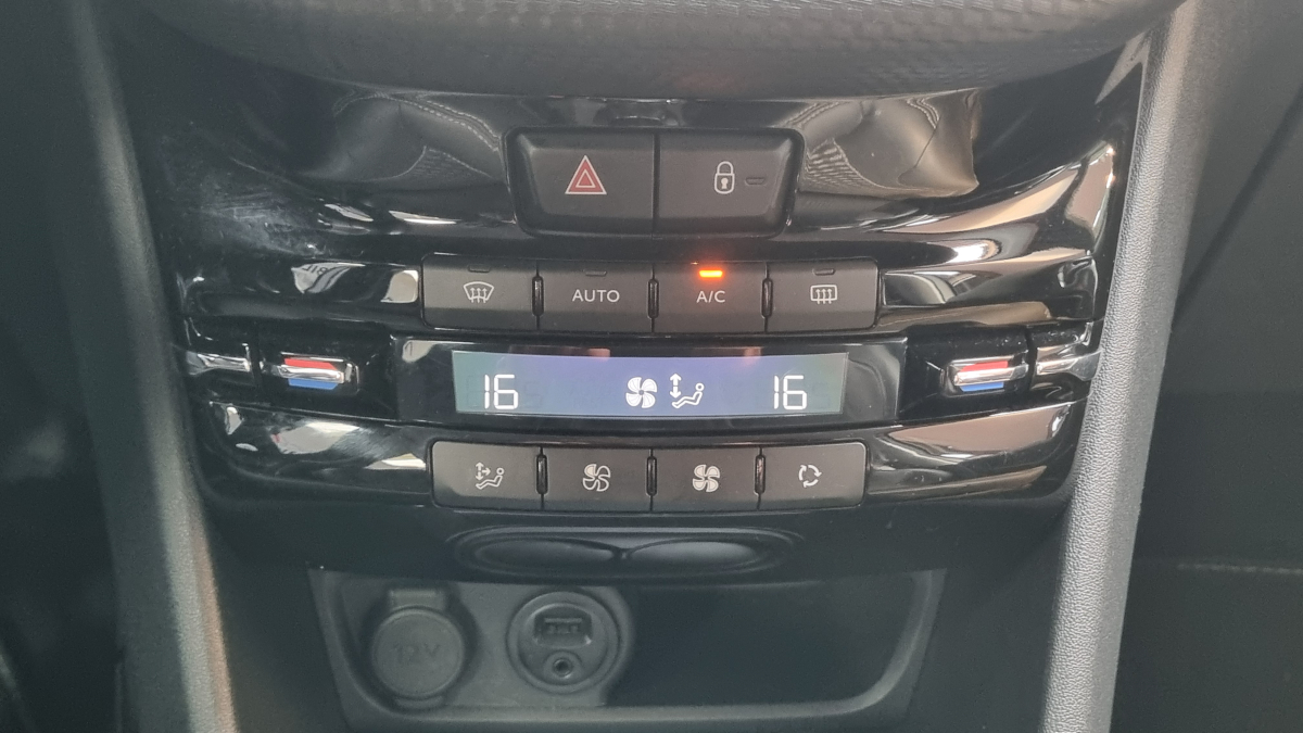 Peugeot 2008 — 24
