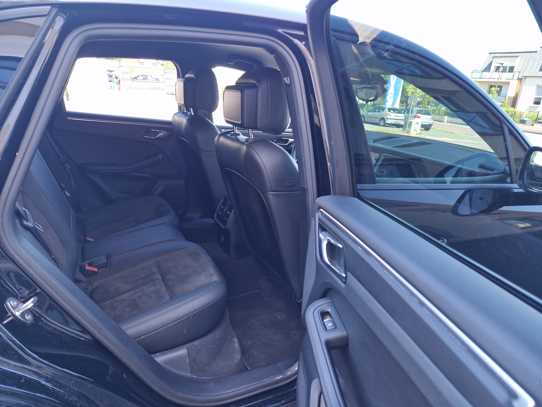 Porsche Macan — 23