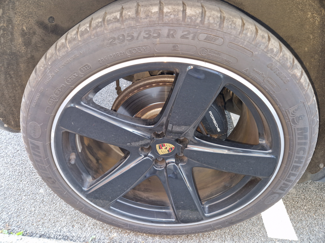 Porsche Macan — 35
