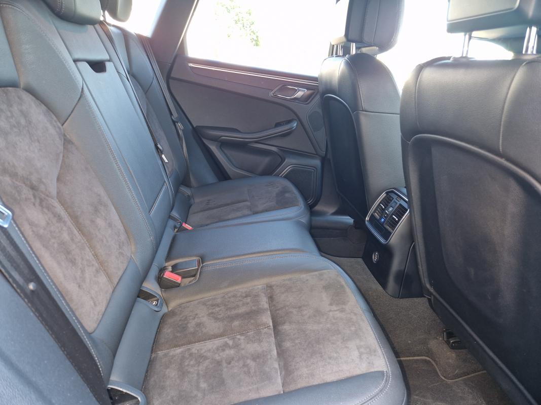 Porsche Macan — 24