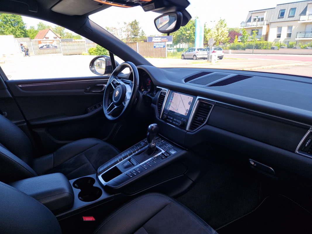 Porsche Macan — 26