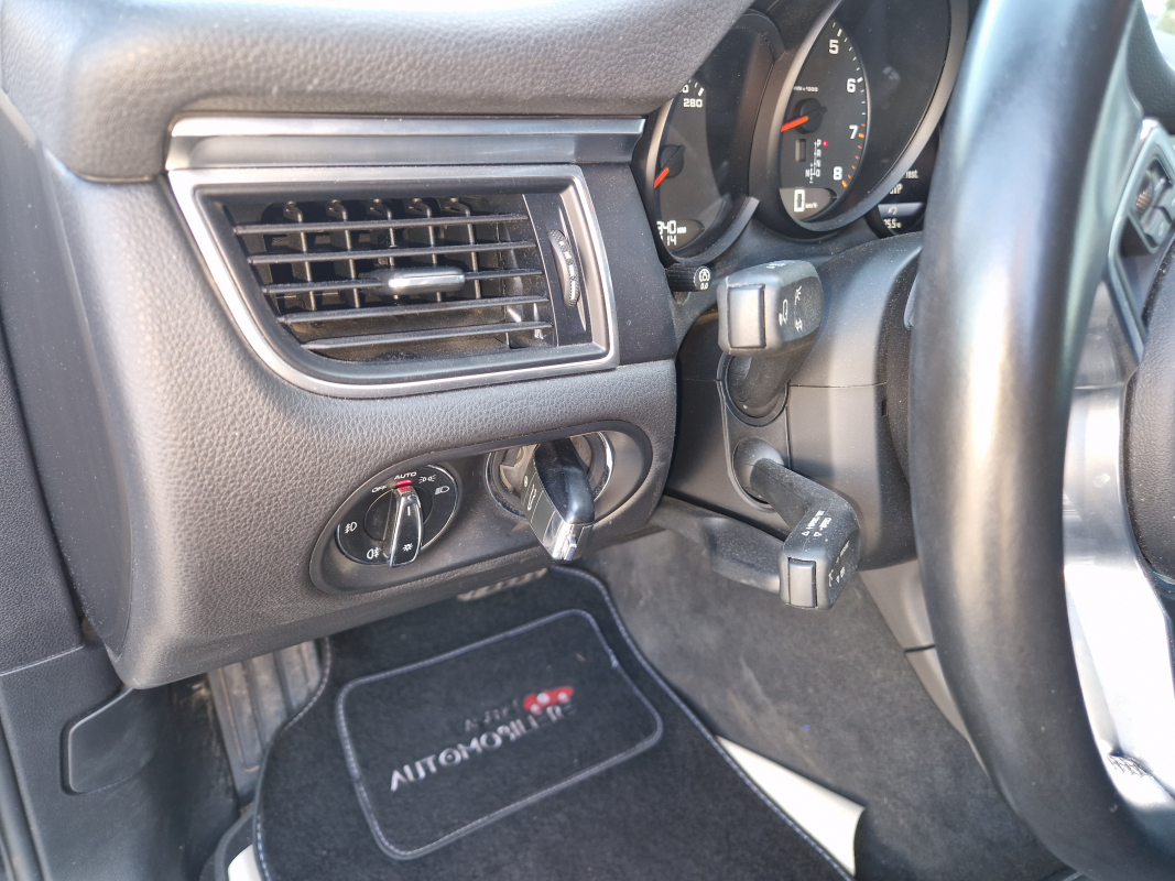 Porsche Macan — 33