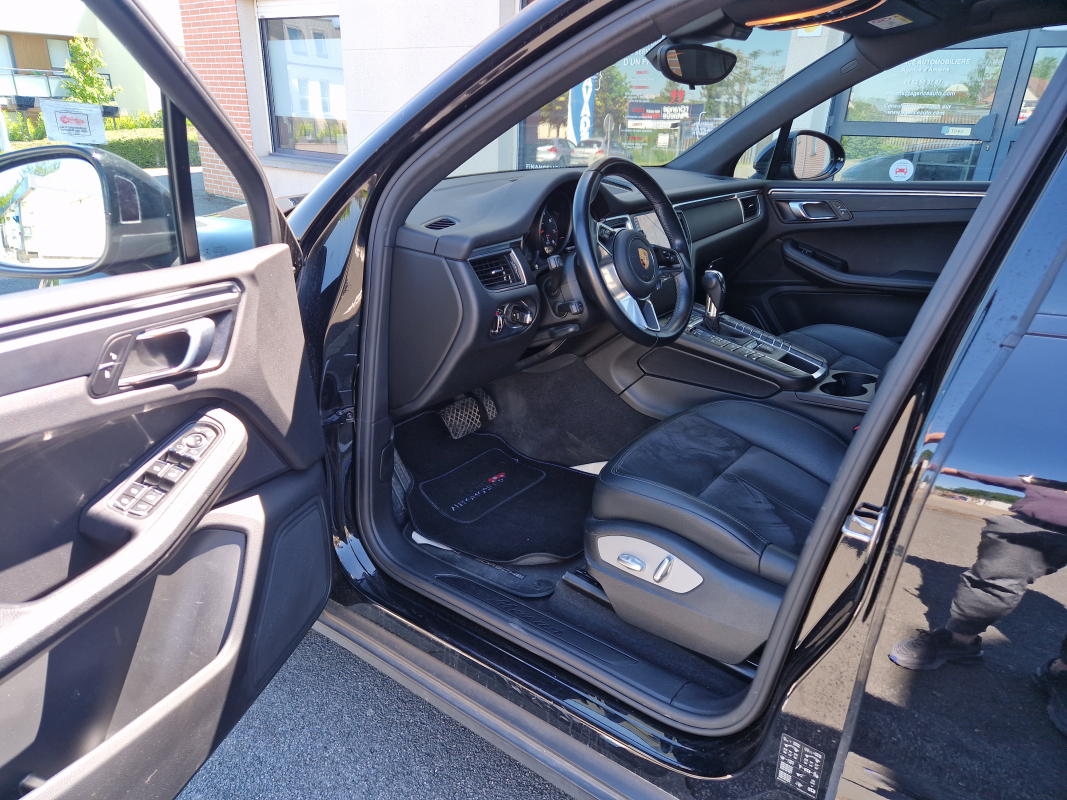 Porsche Macan — 10