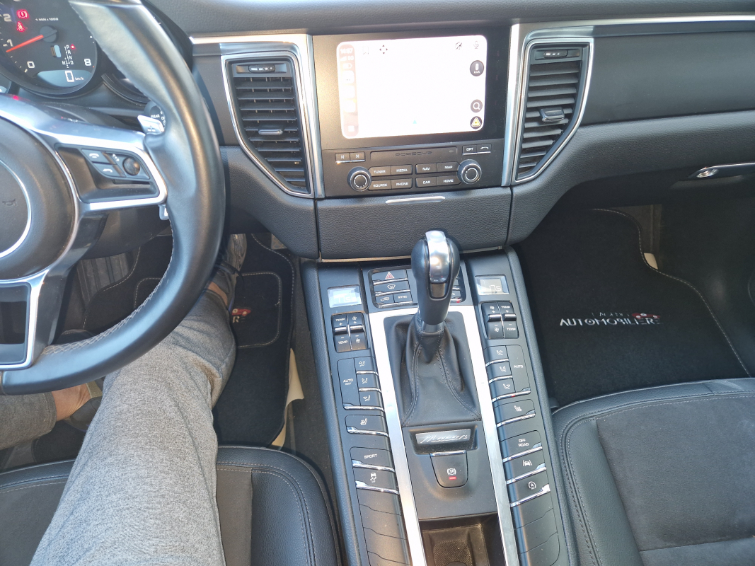 Porsche Macan — 13
