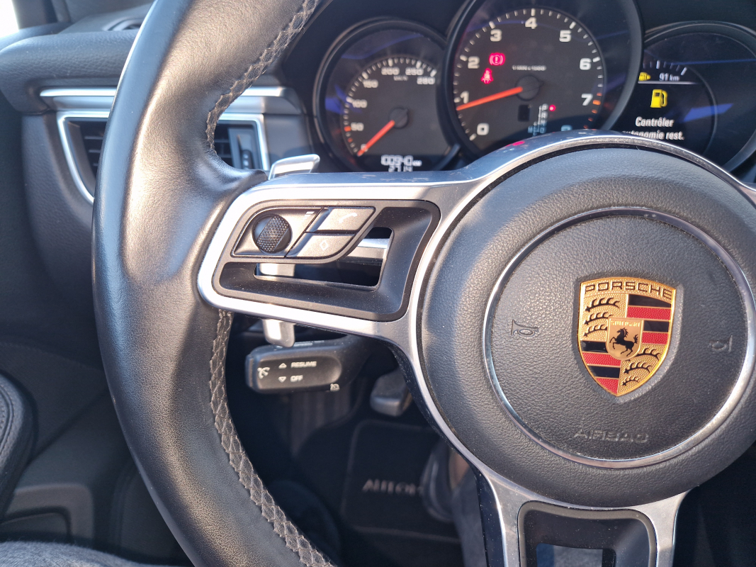 Porsche Macan — 28