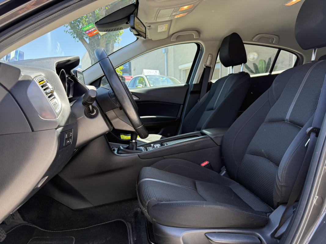 Mazda Mazda 3 — 8