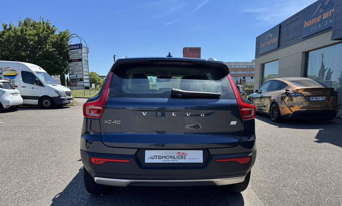 Volvo XC40 — 4