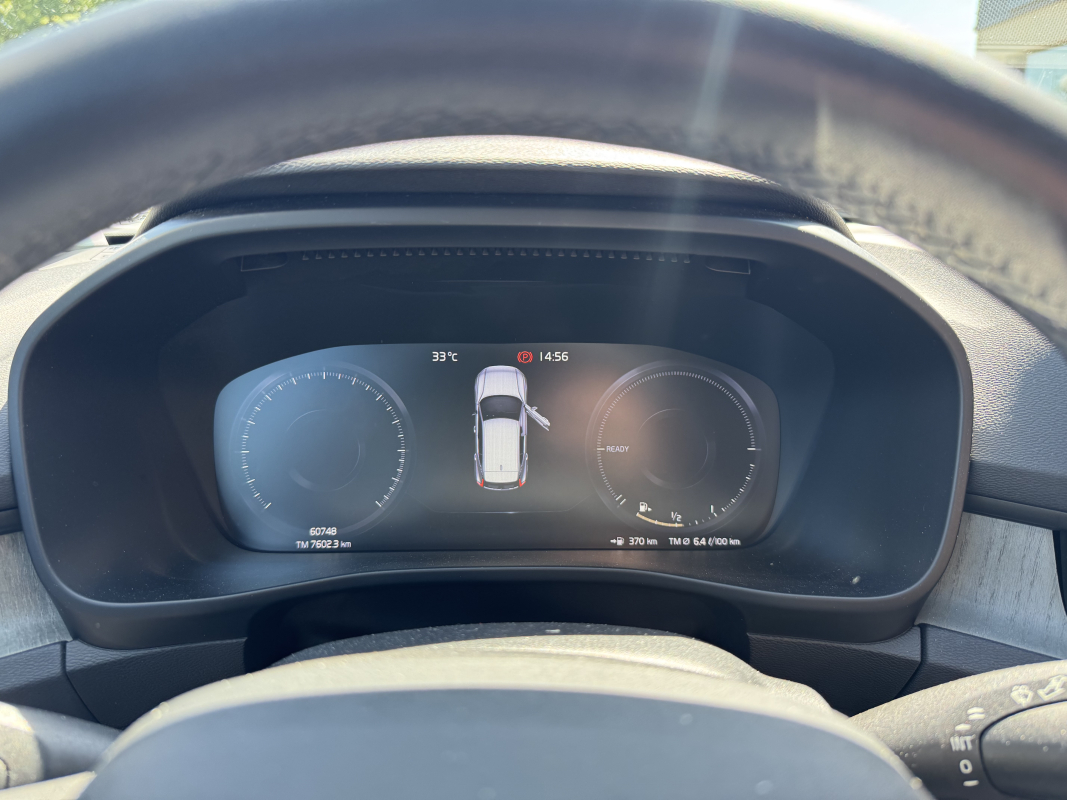 Volvo XC40 — 13