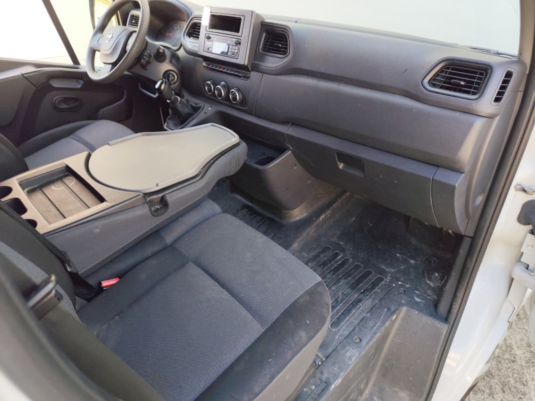 Nissan NV400 — 11