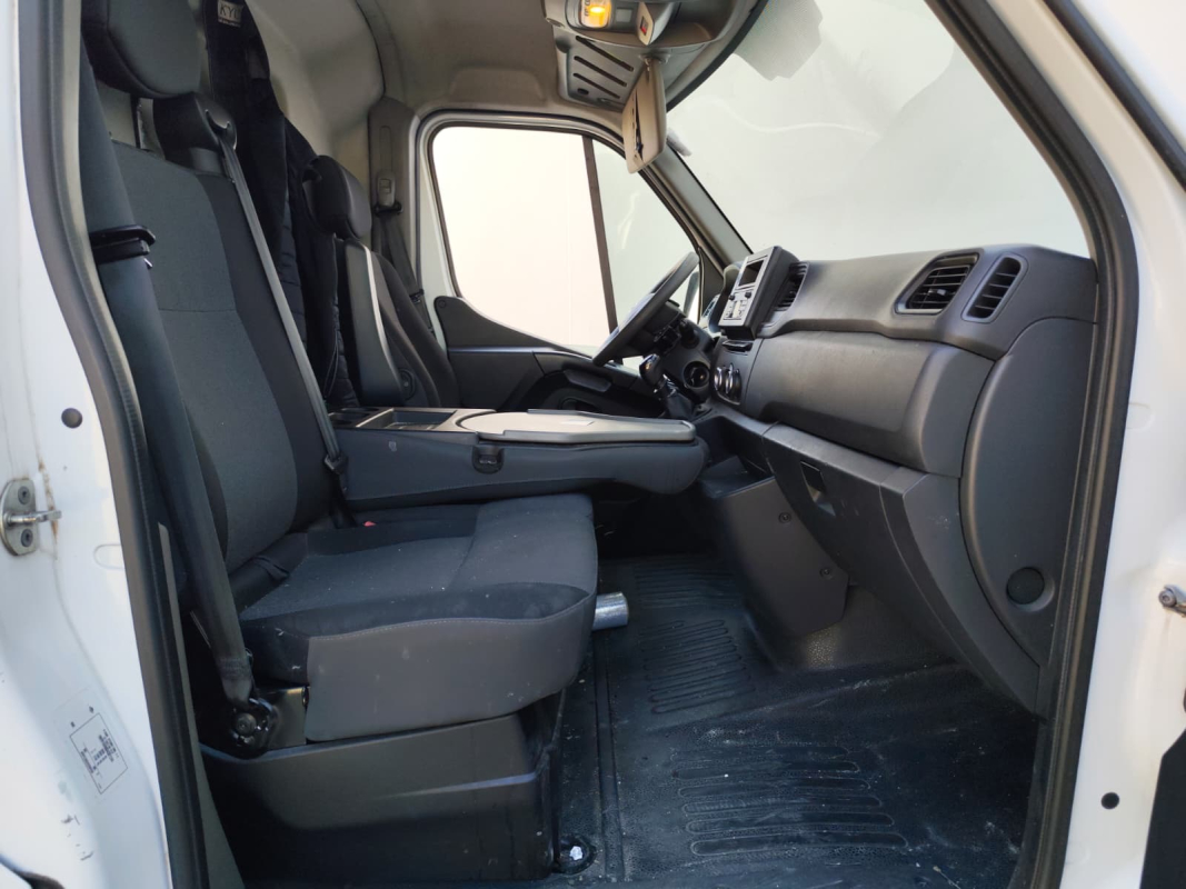 Nissan NV400 — 13