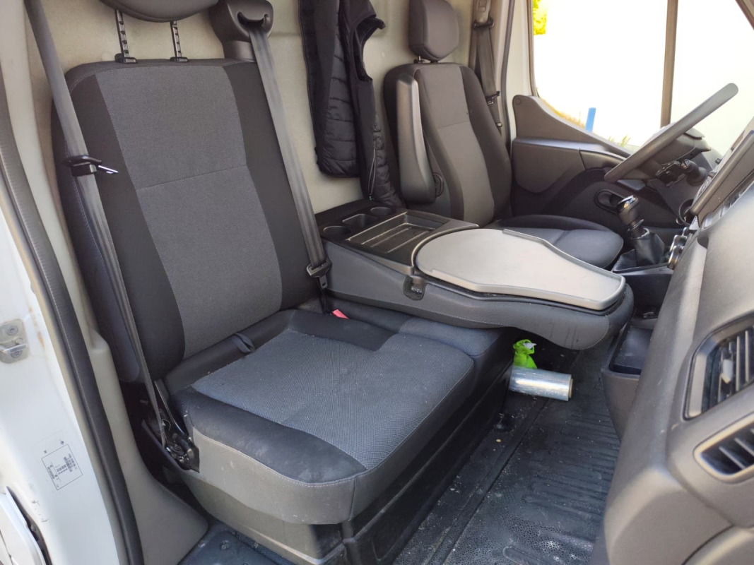 Nissan NV400 — 12