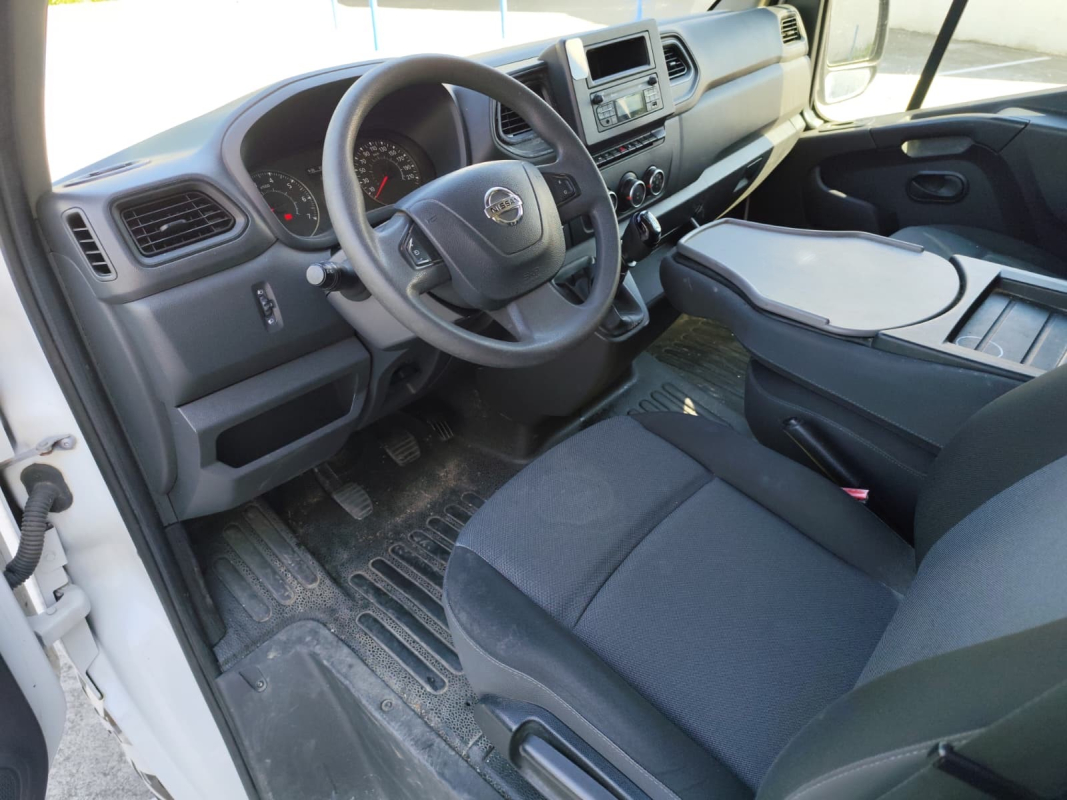 Nissan NV400 — 10